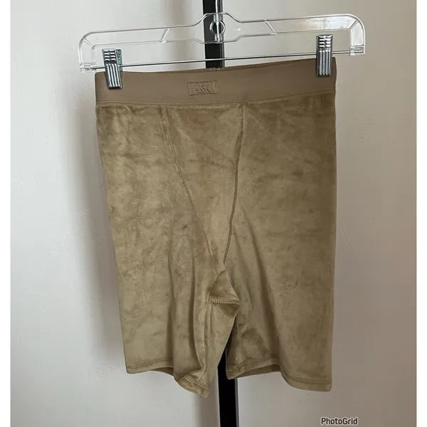 Skims Small Velour Biker Shorts Small Gold - Image 2