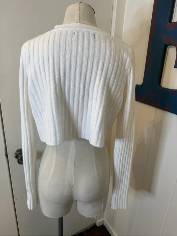 Urban Outfitters Cropped White Ribbed V-Neck Button Cardigan Sz S - Image 2