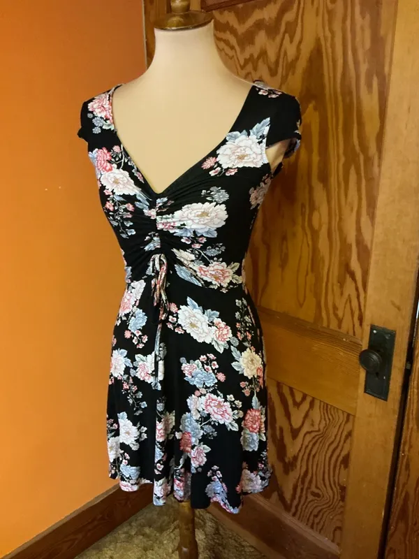Love Fire Floral Ruched Mini Dress Black Pink Stretch Fit Flirty Date Night - Image 11
