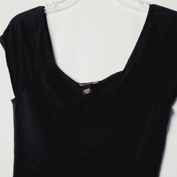 Victoria Secret ruched neck and sleeve black shirt top sz Medium - Image 2