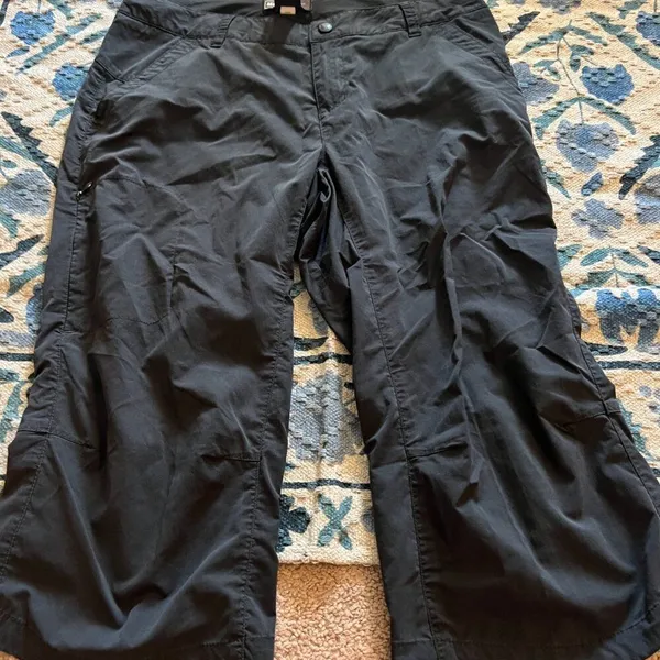 REI Black womans capri pants‎ 6 - Image 4
