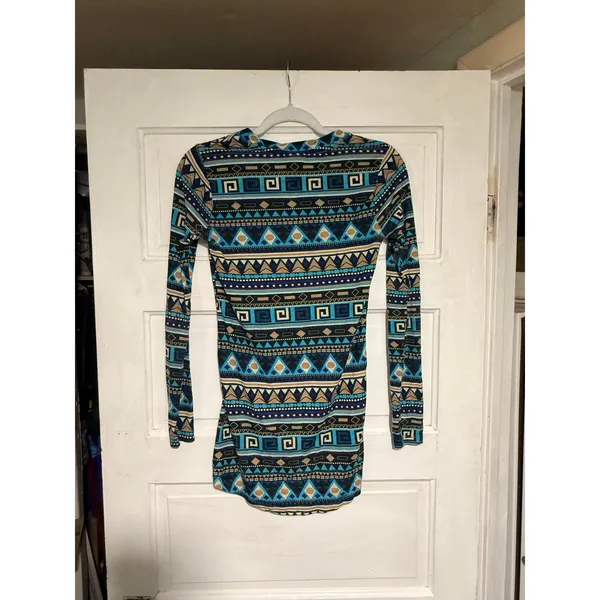 rue 21 Women's Long Sleeve Pattern T-shirt - Image 5