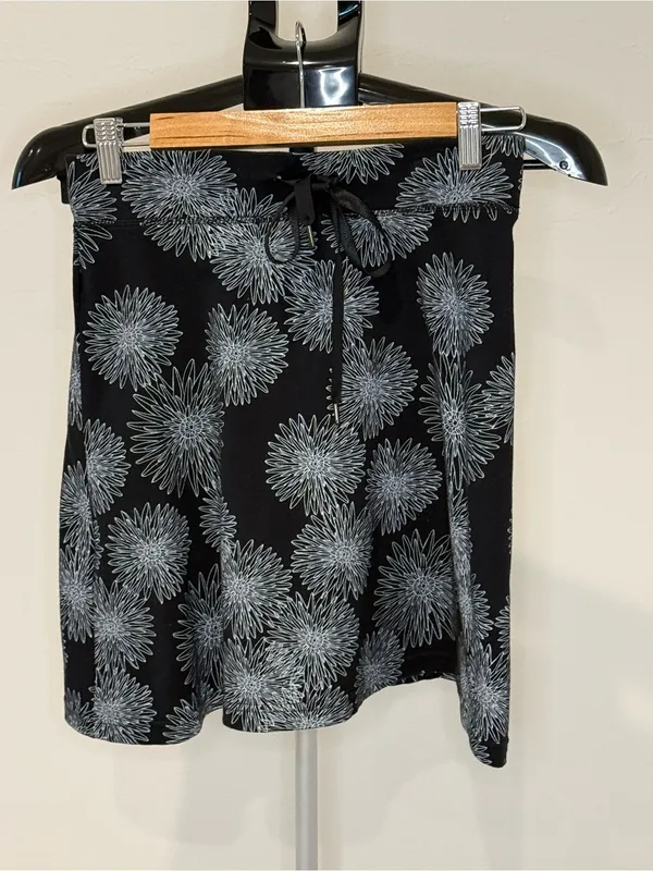 Alpine Design Black & White Floral Skirt XS - Image 2