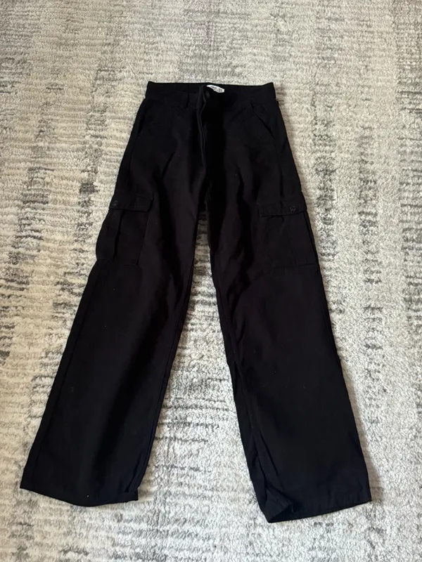 Bershka Cargo Pants Black - Image 2