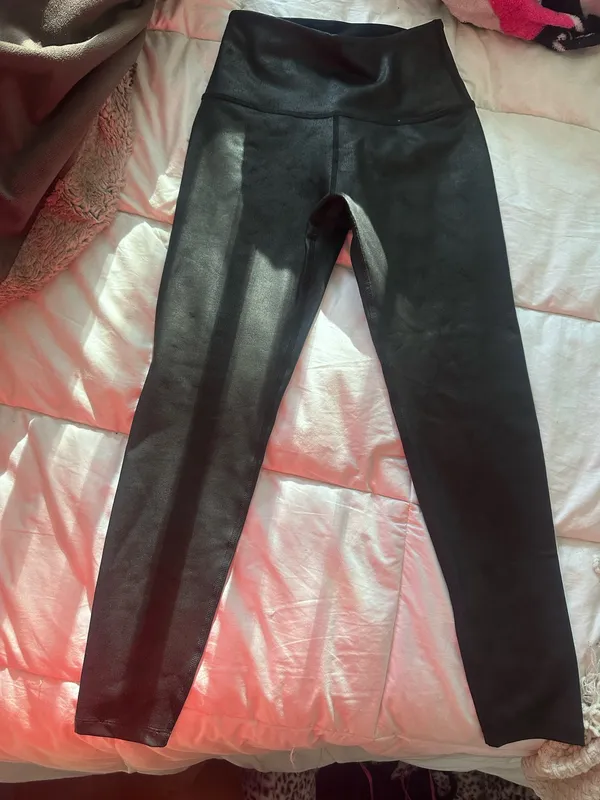 Beyond Yoga black shine  leggings - Image 10