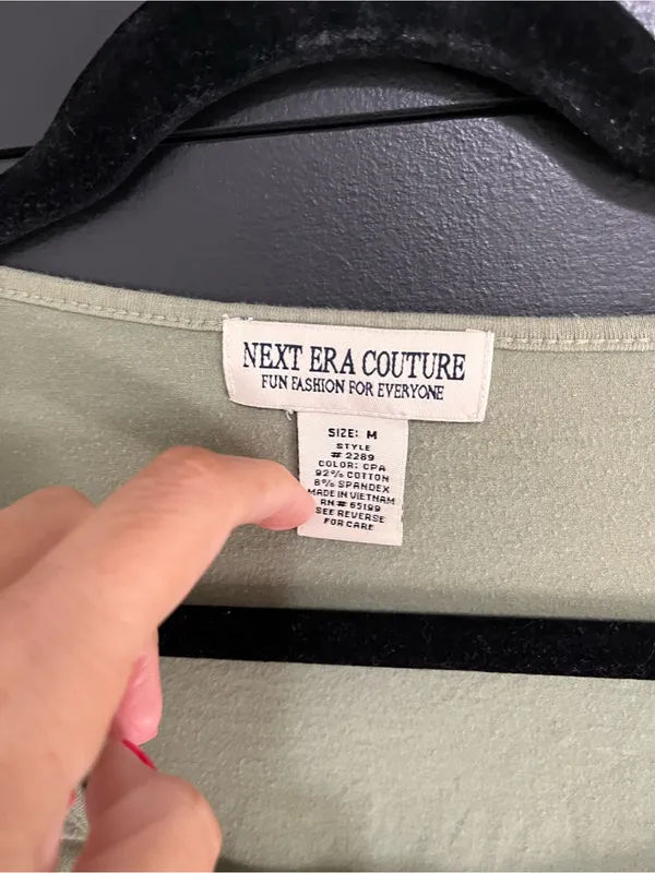NEXT ERA COUTURE Olive Green Ruched Sides Short Sleeve Women’s Top Shirt Sz M - Image 4