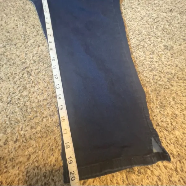 Croft & Barrow‎ Women's Dark Wash Denim Cropped Wide Leg Jeans Size 8 - Image 6