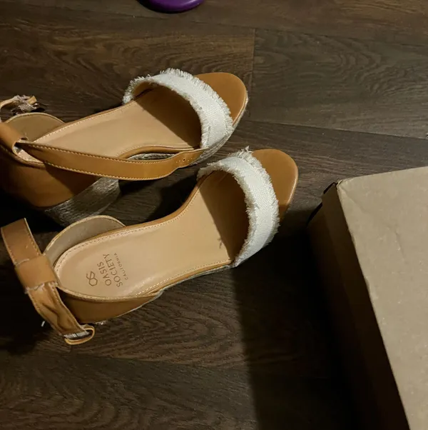 Riley Wedges Tan Size 8.5 - Image 2