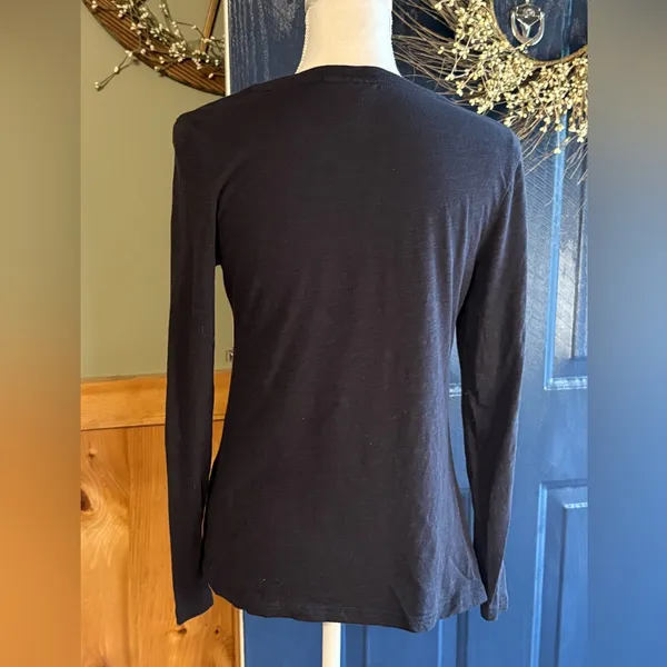 Ariat darker Blue Shirt with Embroidered Accents size Medium - Image 4