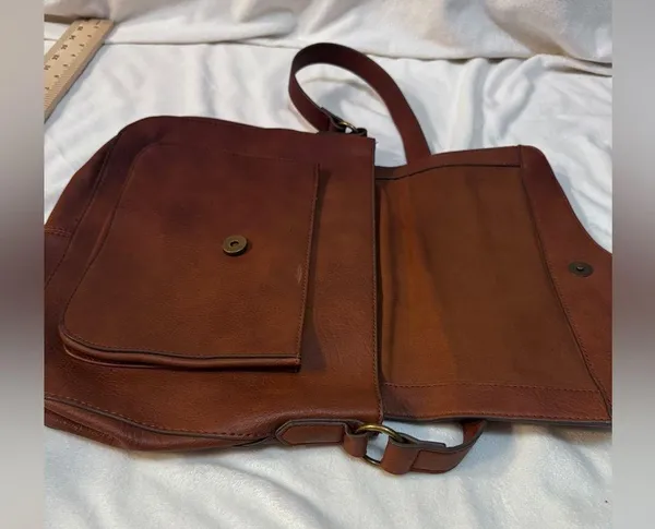 Universal Threads Tan Saddle Purse Like New!! - Image 6