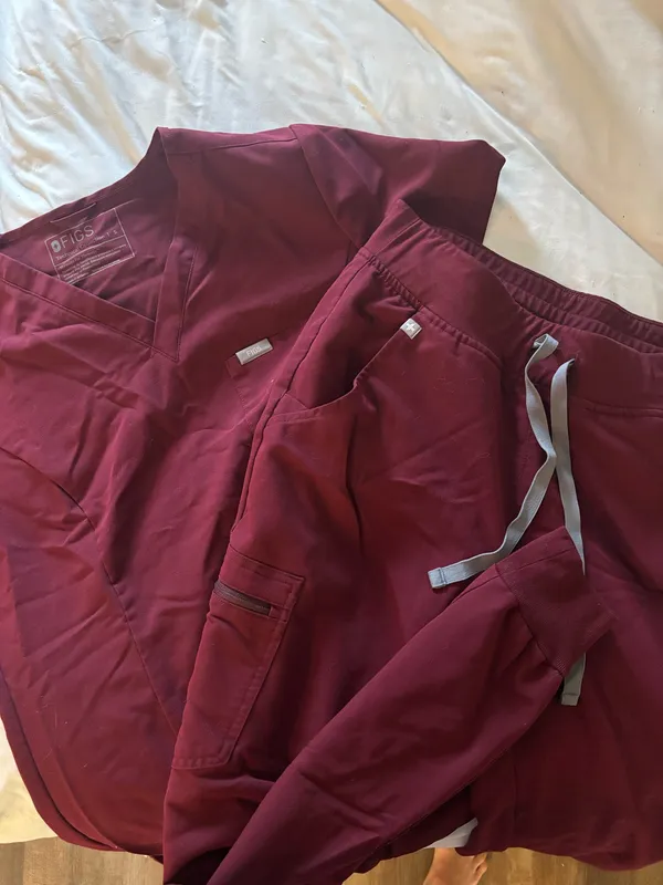 Figs scrubs - Image 2