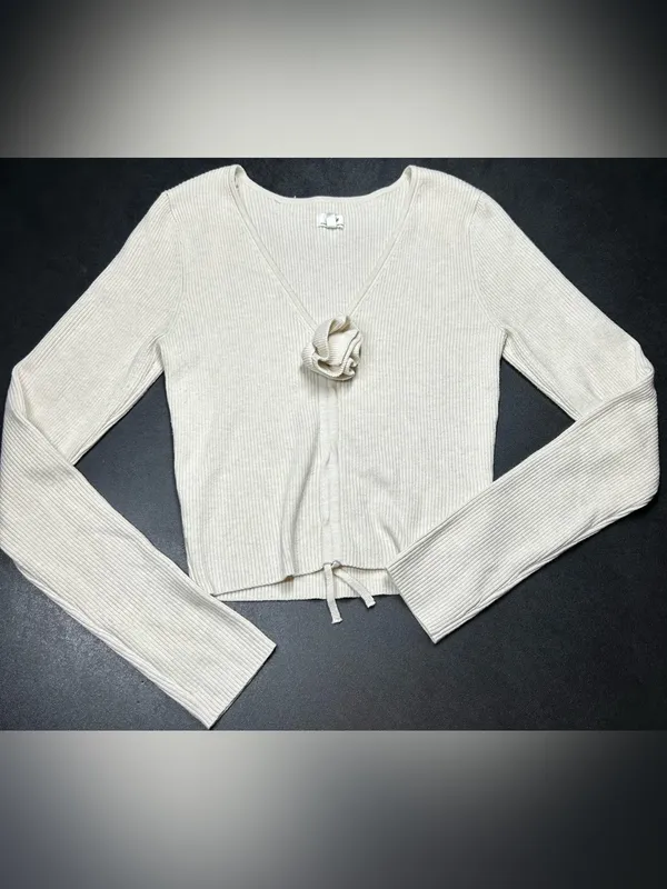 Aerie Size M Cropped Cream Rosette Sweater - Image 2