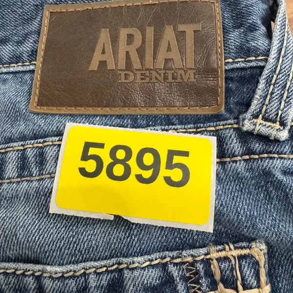 Ariat‎ M4 Relaxed Boot Cut Denim Shorts Medium Wash Distressed Raw Hem 32/34 - Image 8