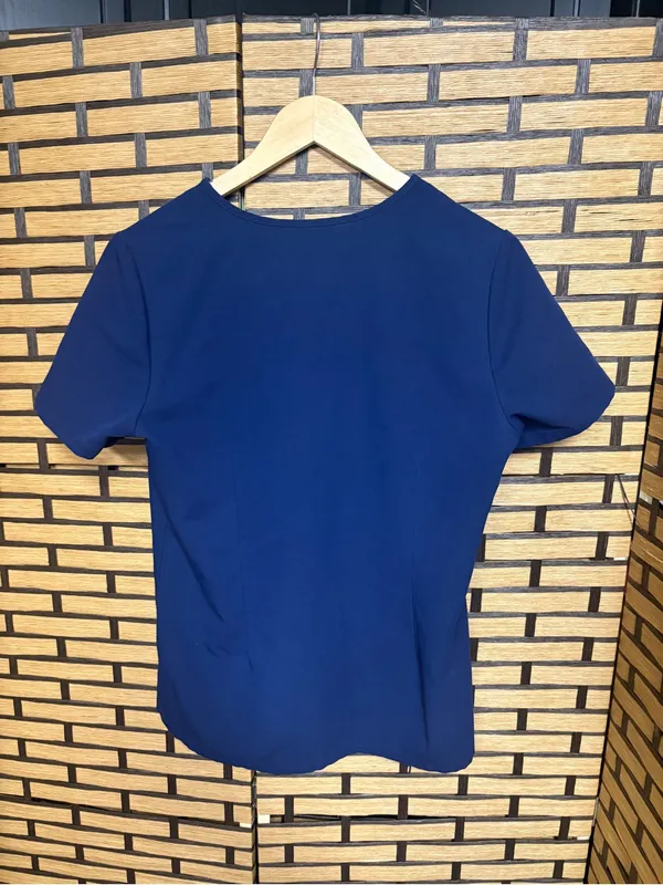 Figs navy technical collection scrub top size small - Image 2