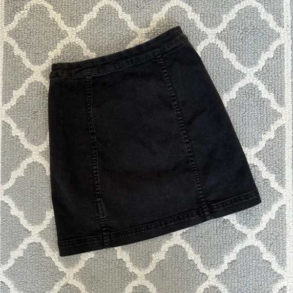 Free people black denim mini fitted skirt with side zipper detail size 2 - Image 6