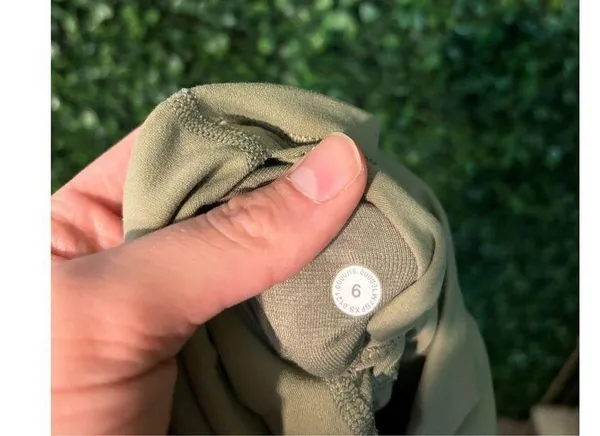 Lululemon Rosemary Green HR Align Biker Shorts Size 6 - Image 4