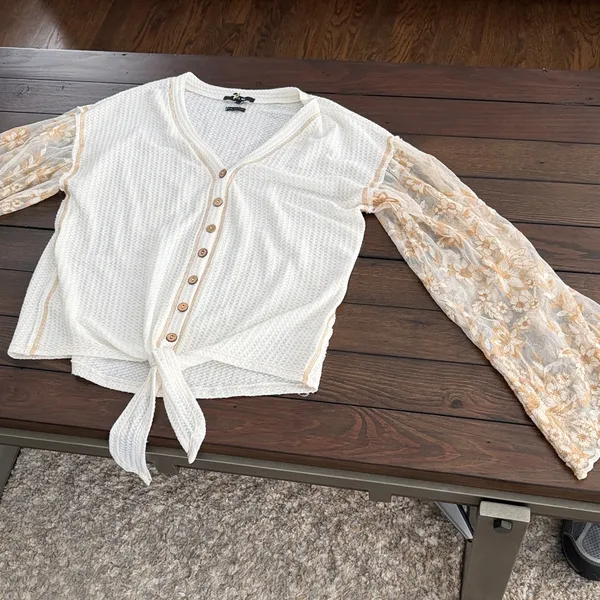 Miss Me Boho Waffle Knit Lace Bell Sleeve Tie Front Blouse Cream Size Large - Image 8