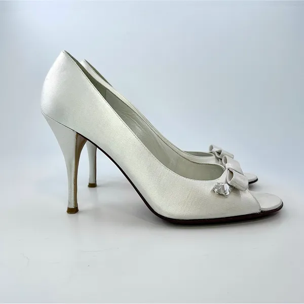 Stuart Weitzman‎ Ivory Satin Peep Toe Crystal Bow Bridal Pumps 8.5 M Party - Image 3