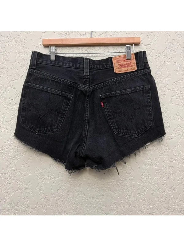 Vintage Levi’s Shorts y2k - Image 2
