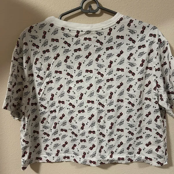 Nike White and Red Graphic Crop Tee - Image 4