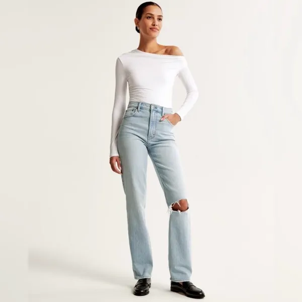 Abercrombie & Fitch 90s Straight Ultra High Rise Light Blue Jeans - Image 2