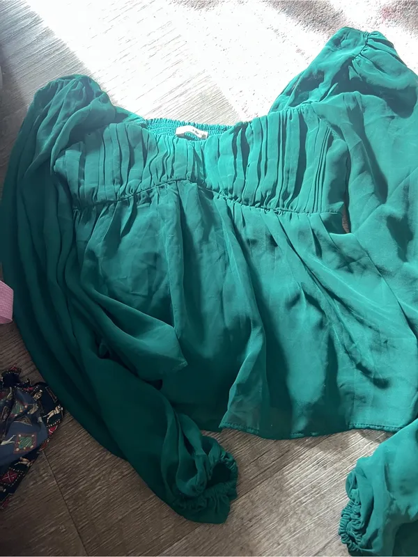 Abercrombie Women's green Long-Sleeve Peasant Blouse - Image 5