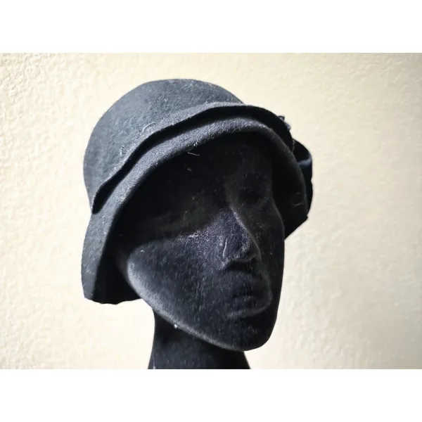 Kimchi Blue Felted Wool Hat Women One Size Black Pleated Flower Rosette Cloche - Image 7