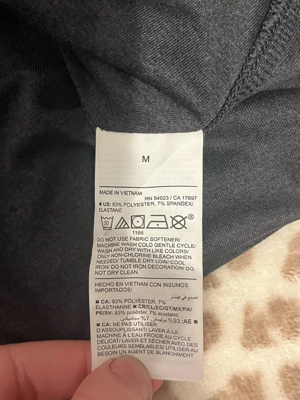 Old Navy Athletic Black Crop Active Top - Image 5