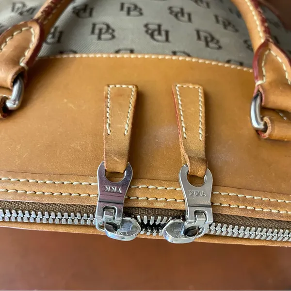 Vintage Dooney and bourke Domed‎ Signature Jacquard Tan Brown Leather Crossbody - Image 3