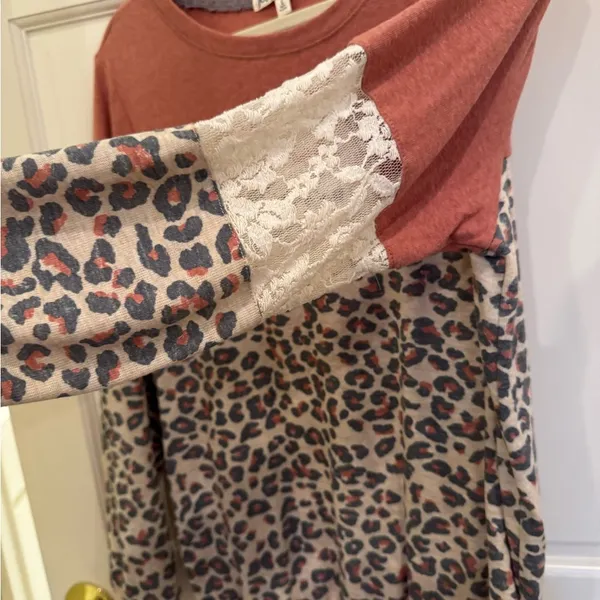Jolt Rust and Leopard Print Top - Image 4