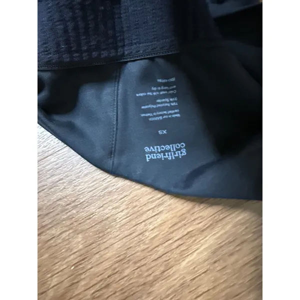 Girlfriend Collective Black Front Zip Sports Bra XS Adjustable Straps Activewear - Image 3
