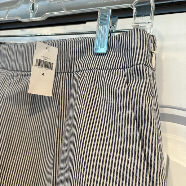 Banana Republic Navy And Cream Stripe‎ 5” Shorts Size 4 - Image 4