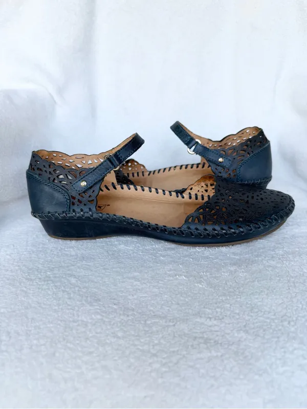 Pikolinos Puerto Vallarta Perforated Leather Mary Jane Flats Navy EU 40 / US 9.5 - Image 2