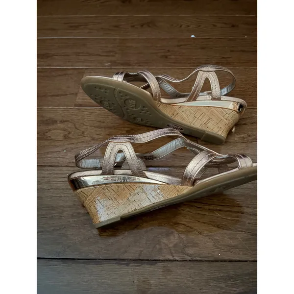 Sofft Rose Gold Metallic Leather Strappy Cork‎ Wedge Sandals Womens 9M - Image 6