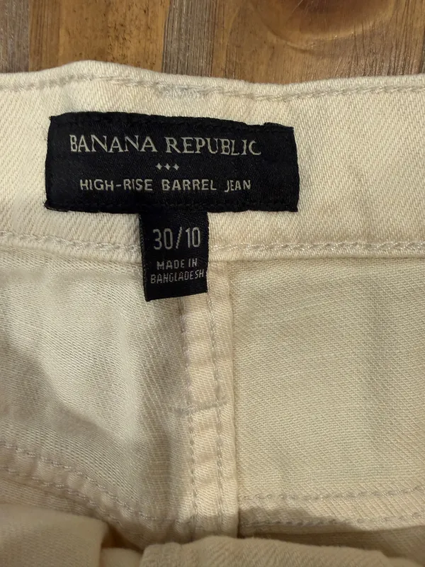 Banana Republic High-Rise Barrel Jeans Women's Size 30/10 in Light Ecru NWOT - Image 2