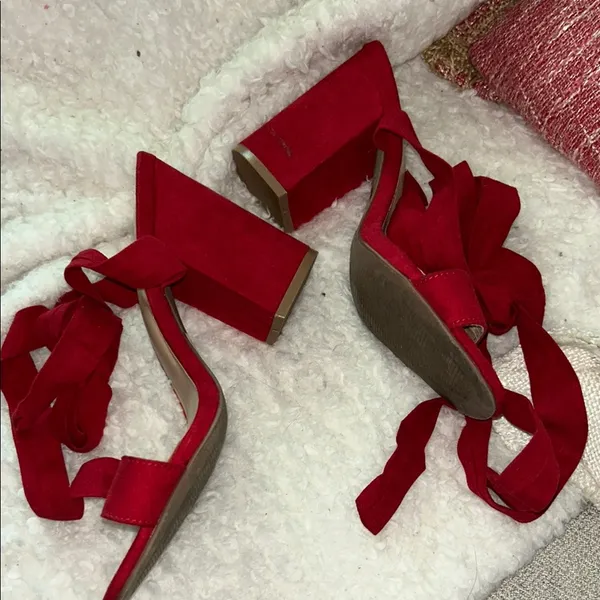 Lulu's Red Heeled Sandals with Knotted Design - Image 3