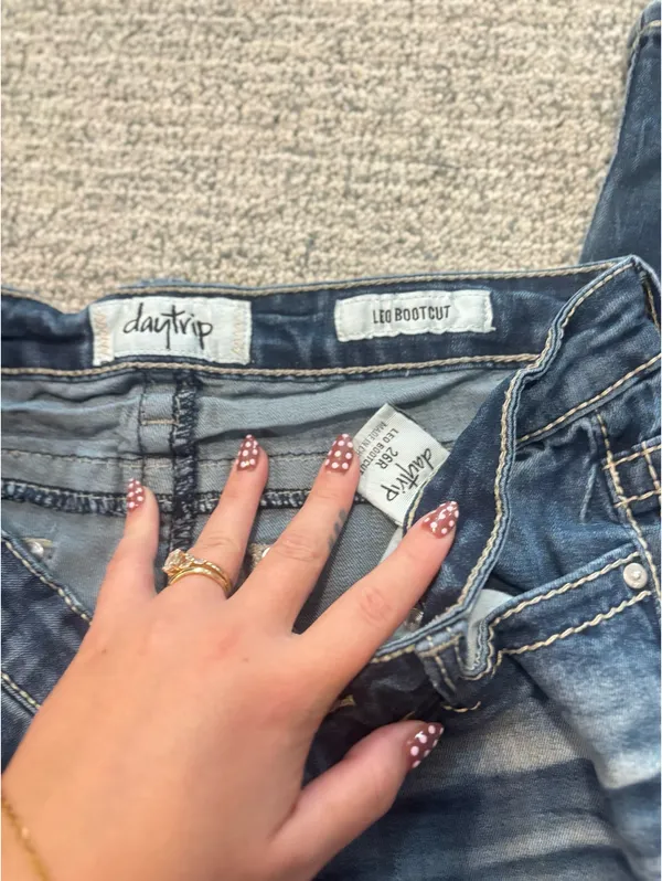 Daytrip Leo Bootcut Jeans - Image 4
