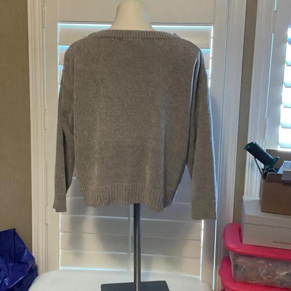 Elegant Gray Women's Crew Neck Sweater - Image 3