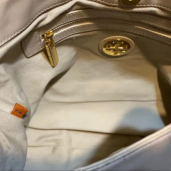 Tory Burch Taupe Leather Shoulder Bag with Gold Hardware - Image 8