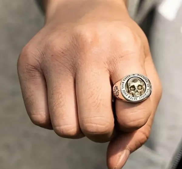 &merci Men’s Two Tone Stainless Steel Retro Skull Ring with Crossed Swords Size 14 - Image 5