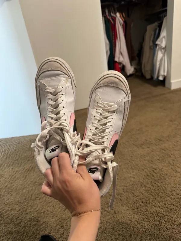 Pink and white Nike shoes - Image 2