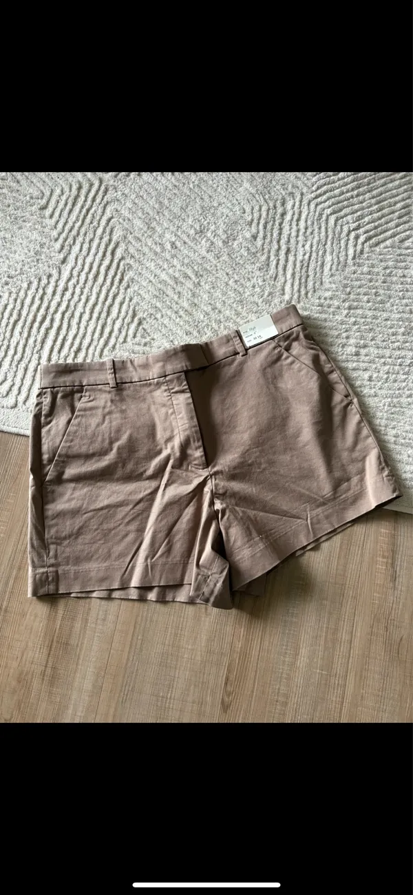 Abercrombie & Fitch Khaki Shorts Mid Rise NWT - Image 2