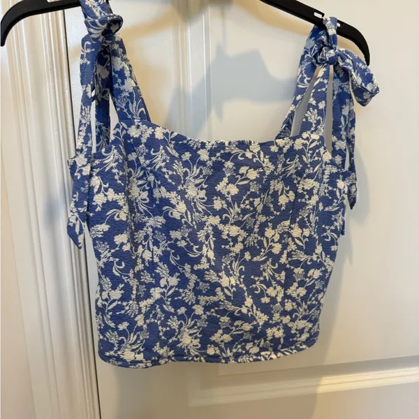 Old Navy Blue Floral Women's Top - Image 2