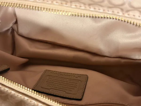 COACH Madison Turnlock 2way Handbag Elegant Signature Gold Hardware Finish ✨ - Image 8