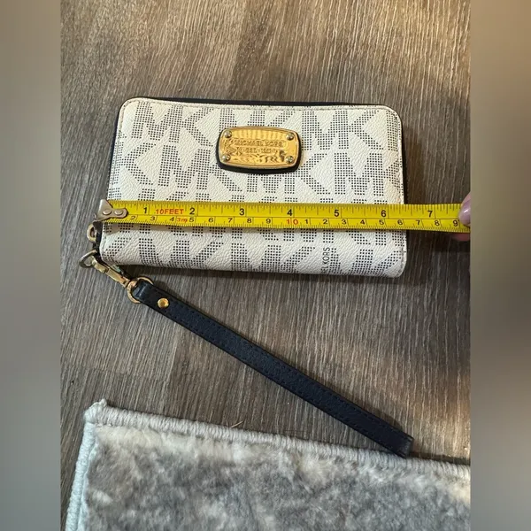 Michael Kors Monogram Wallet Wrislet - Image 10