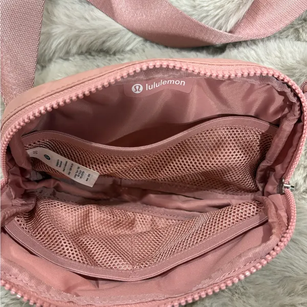 Lululemon Everywhere Belt Bag 1L - Image 3