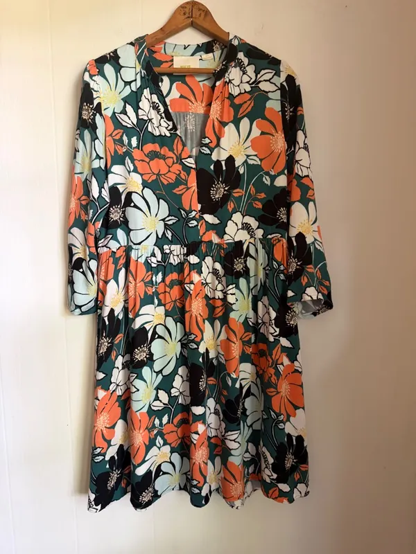 Maeve Anthropologie Juno Dress Tropical Floral Small Bold Flowy Relaxed V-Neck - Image 2