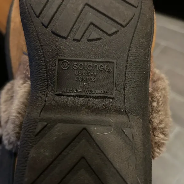 Isotoner Brown Slippers with Soft faux fur Lining - size 8.5 -9 - Image 6