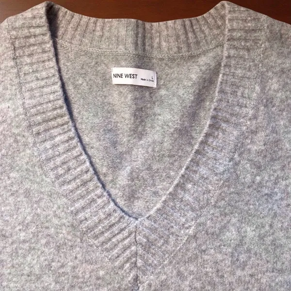 Nine West Light Gray V‑Neck Sweater – Size Large. Oversized fit - Image 3