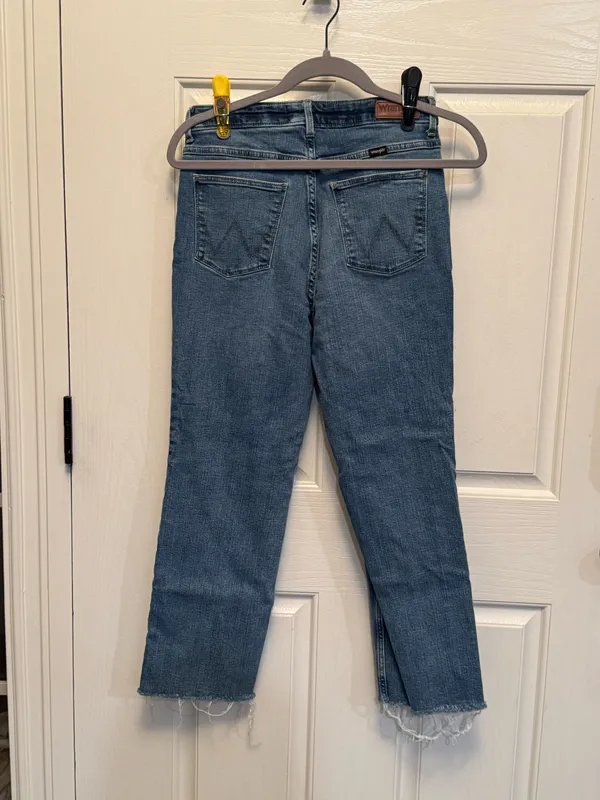 Wrangler Women's High Rise Straight Crop Blue Jeans (Sz 6x26) - Image 2